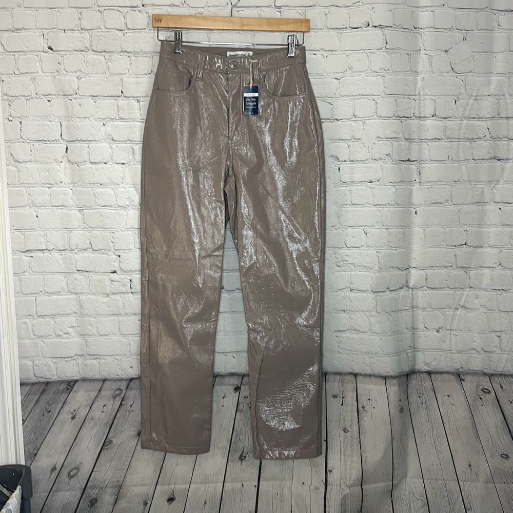 Abercrombie & Fitch Women’s Ultra High Rise the 90s Straight Curve Love size 4‎